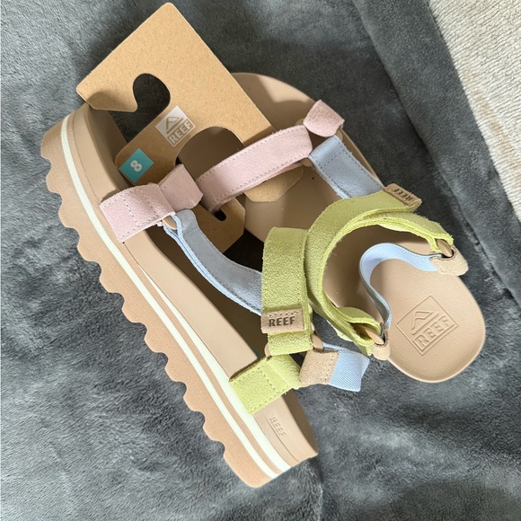 Reef Cushion Sandal with Adjustable Straps - Picture 2 of 5